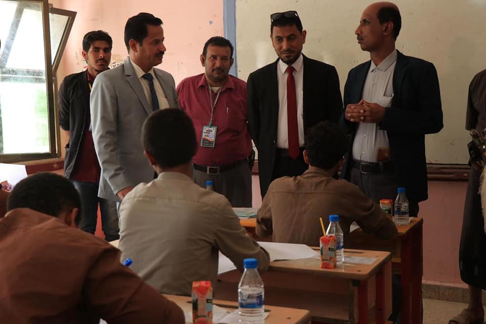 نائب وزير التربية والتعليم يطلع على سير الامتحانات الوزارية بمدارس مدينة عتق بشبوة