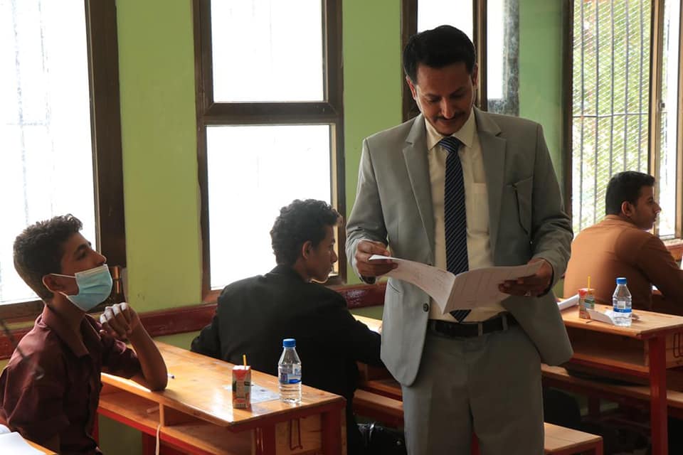 نائب وزير التربية والتعليم يطلع على سير الامتحانات الوزارية بمدارس مدينة عتق بشبوة